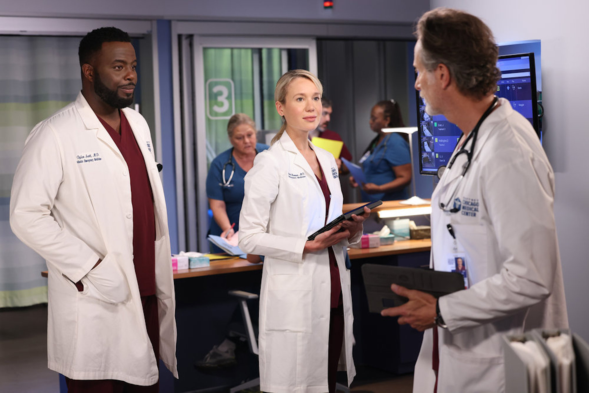 Guy Lockard as Dylan, Kristin Hager as Stevie, Steven Weber as Dean in Chicago Med