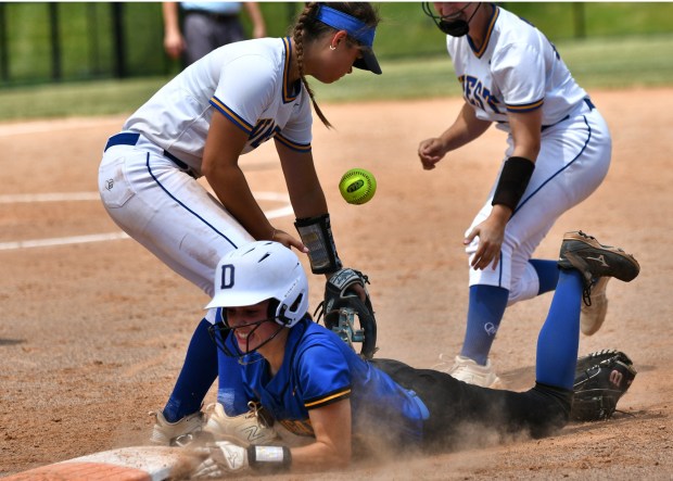 East's Hailey Long gets back to first after getting caught in a rundown (BILL RUDICK for MediaNews Group)1